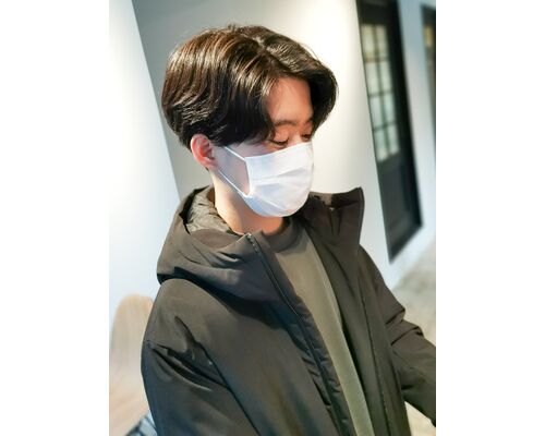 20代ヘアスタイル　センターパート　神保町