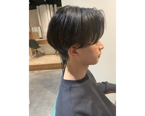 柔らかセンターパート　20代ヘアスタイル