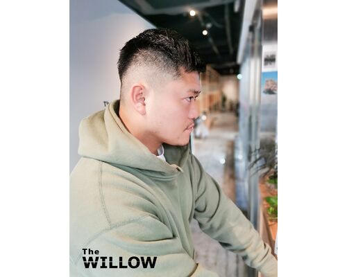 30代ヘアスタイル　フェードモヒカン　神保町