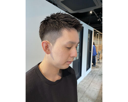 30代ヘアスタイル　メンズ髪型　強めパーマ