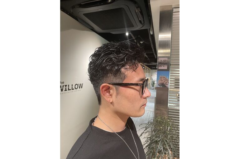 30代ヘアスタイル　メンズ髪型　強めパーマ